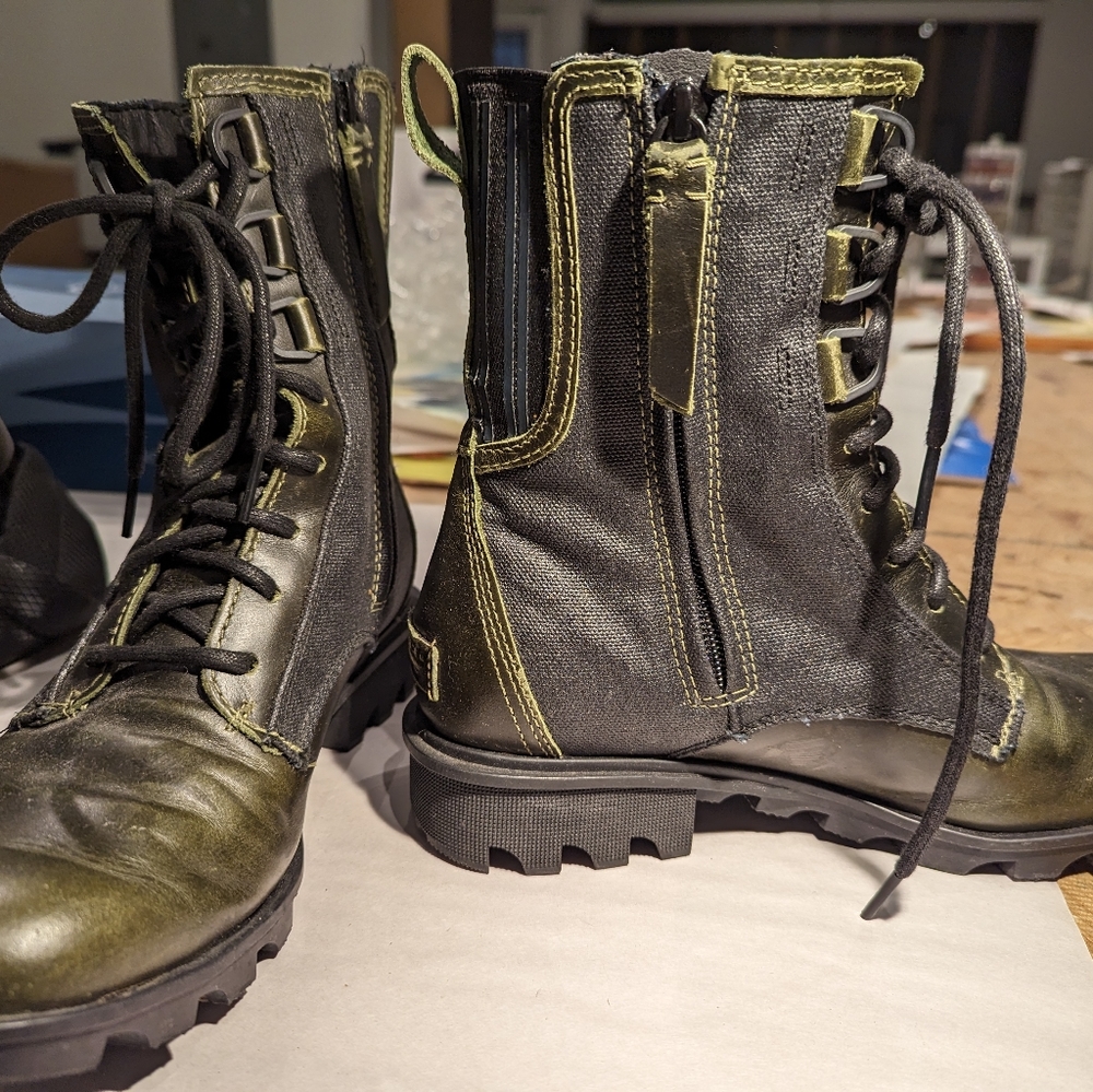 Sorel Women's Boots - Green Combat Leather